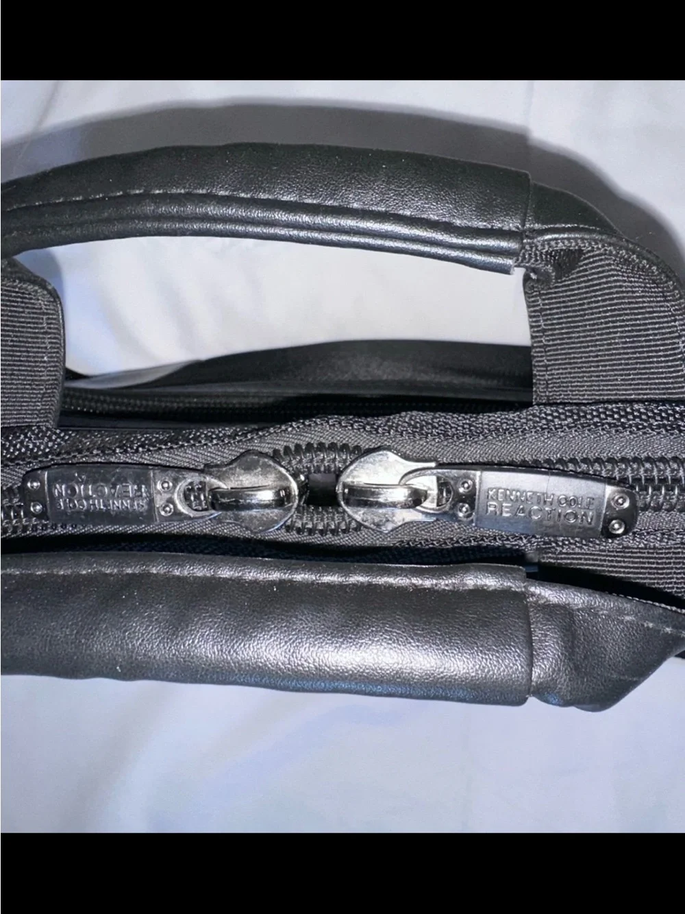 Kenneth Cole Reaction R-Tech Black Messenger Style Laptop Bag W/ Shoulder Strap